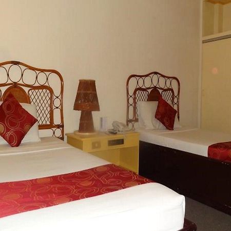 Hotel Cesario Мактан Экстерьер фото