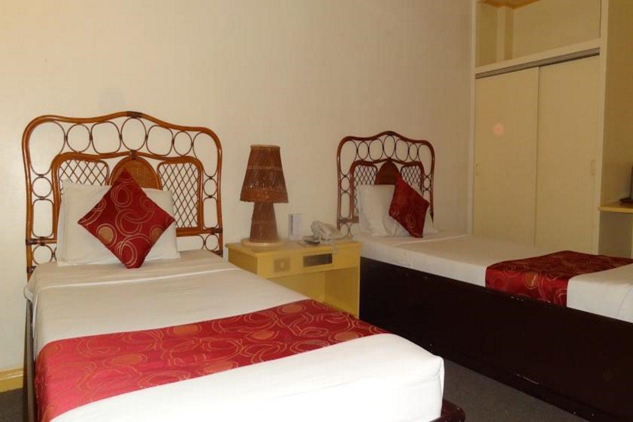 Hotel Cesario Мактан Экстерьер фото