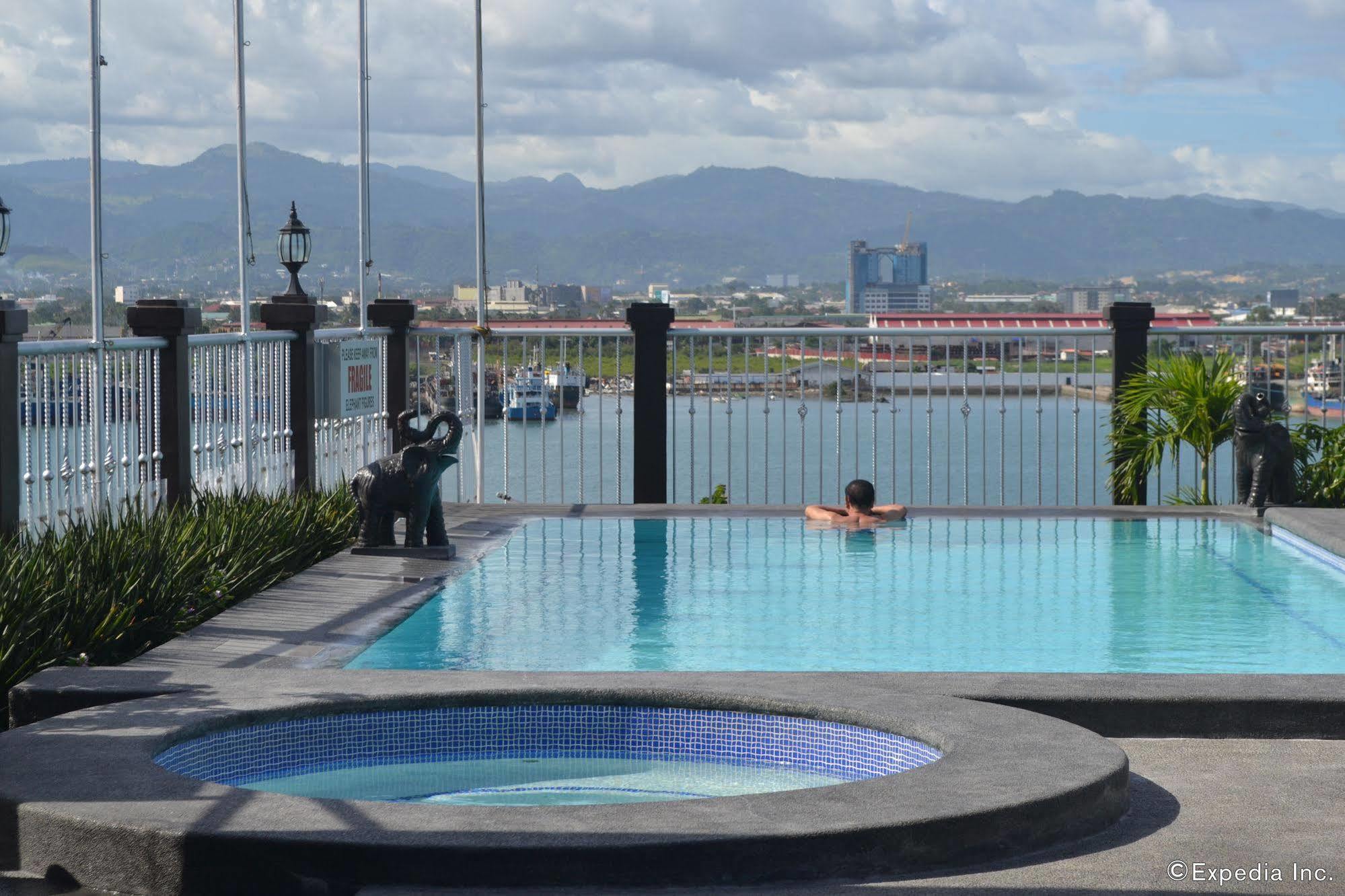 Hotel Cesario Мактан Экстерьер фото